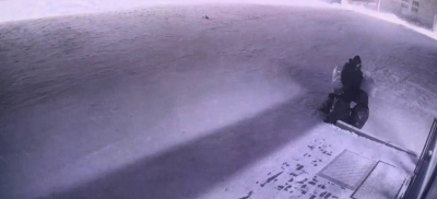 Разбросавшего мусор посреди города мужчину оштрафовали в Семее