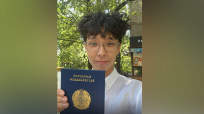 Ученик НИШ, оскорбивший учительницу, получил аттестат